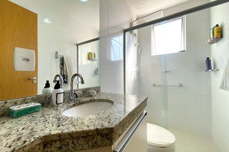 Apartamento à venda com 68m², 2 quartos e 2 vagas Apartamento à venda com 68m², 2 quartos e 2 vagasBanheiro