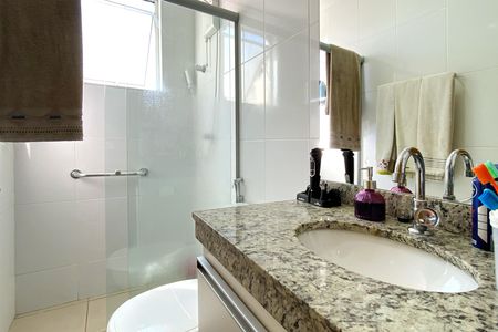Apartamento à venda com 68m², 2 quartos e 2 vagas Apartamento à venda com 68m², 2 quartos e 2 vagasBanheiro da Suíte