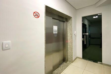 Apartamento à venda com 68m², 2 quartos e 2 vagas Apartamento à venda com 68m², 2 quartos e 2 vagasÁrea comum - Elevador