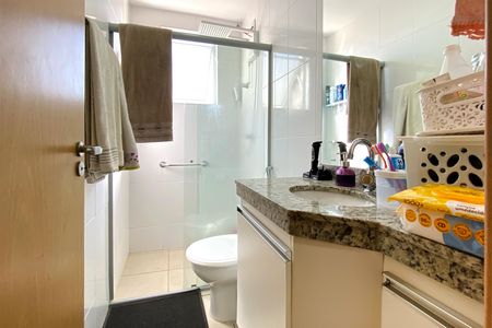 Apartamento à venda com 68m², 2 quartos e 2 vagas Apartamento à venda com 68m², 2 quartos e 2 vagasBanheiro da Suíte