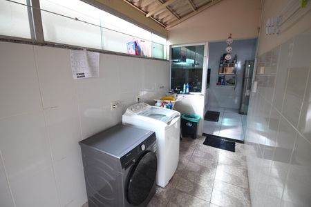 Casa à venda com 360m², 3 quartos e 2 vagasÁrea de Serviço