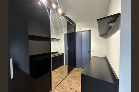 Apartamento para alugar com 144m², 4 quartos e 2 vagas Apartamento para alugar com 144m², 4 quartos e 2 vagasCloset da suíte 2