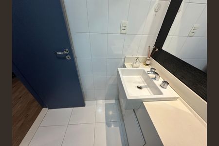 Apartamento para alugar com 144m², 4 quartos e 2 vagas Apartamento para alugar com 144m², 4 quartos e 2 vagasBanheiro da Suíte 1