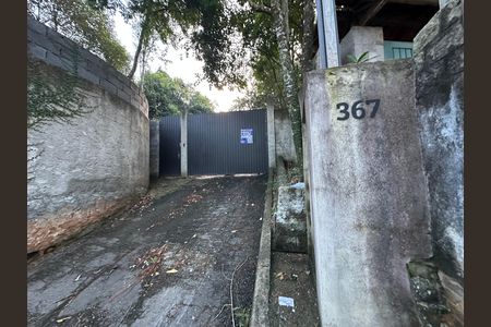 Casa à venda com 215m², 3 quartos e 4 vagas Casa à venda com 215m², 3 quartos e 4 vagasFachada