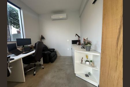 Casa à venda com 215m², 3 quartos e 4 vagas Casa à venda com 215m², 3 quartos e 4 vagasEscritório