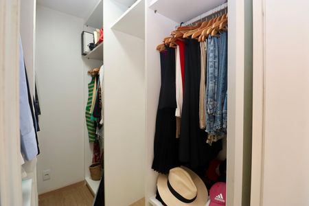 Apartamento para alugar com 142m², 3 quartos e 2 vagas Apartamento para alugar com 142m², 3 quartos e 2 vagasCloset