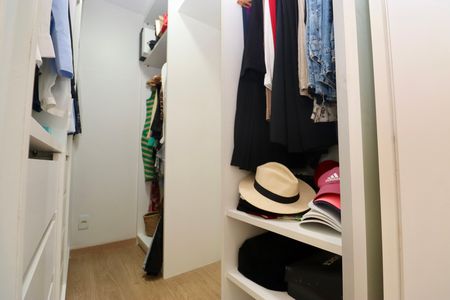 Apartamento para alugar com 142m², 3 quartos e 2 vagas Apartamento para alugar com 142m², 3 quartos e 2 vagasCloset