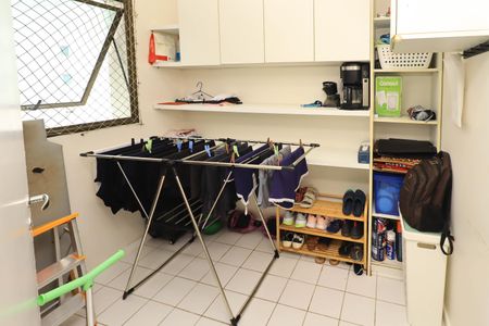 Área de serviço de apartamento para alugar com 3 quartos, 142m² em Patamares, Salvador