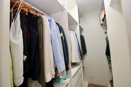Apartamento para alugar com 142m², 3 quartos e 2 vagas Apartamento para alugar com 142m², 3 quartos e 2 vagasCloset