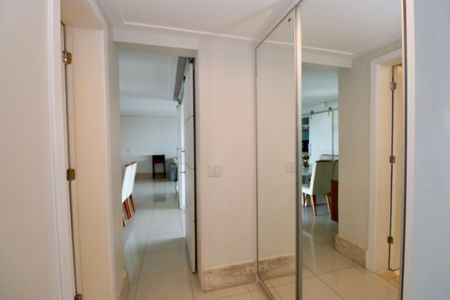 Apartamento para alugar com 142m², 3 quartos e 2 vagas Apartamento para alugar com 142m², 3 quartos e 2 vagasCorredor