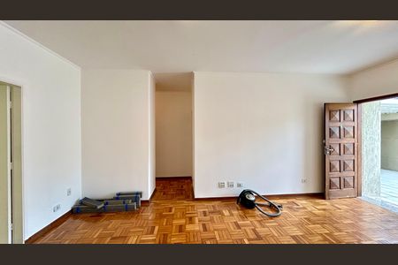 Casa para alugar com 190m², 3 quartos e 3 vagas Casa para alugar com 190m², 3 quartos e 3 vagasSala