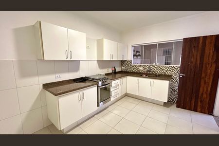Casa para alugar com 190m², 3 quartos e 3 vagas Casa para alugar com 190m², 3 quartos e 3 vagasCozinha