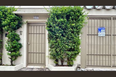 Casa para alugar com 190m², 3 quartos e 3 vagas Casa para alugar com 190m², 3 quartos e 3 vagasPlaca instalada na fachada do imóvel