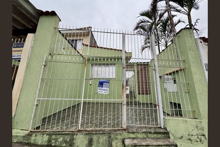 Casa à venda com 173m², 2 quartos e 1 vaga Casa à venda com 173m², 2 quartos e 1 vagaFachada