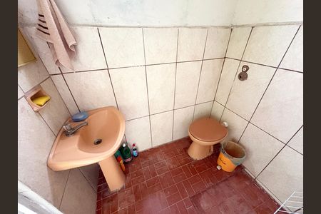 Casa à venda com 173m², 2 quartos e 1 vaga Casa à venda com 173m², 2 quartos e 1 vagaBanheiro de serviço