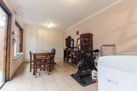 Casa para alugar com 98m², 4 quartos e 2 vagas Casa para alugar com 98m², 4 quartos e 2 vagasÁrea de Serviço