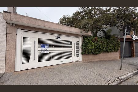 Casa para alugar com 98m², 4 quartos e 2 vagas Casa para alugar com 98m², 4 quartos e 2 vagasFachada