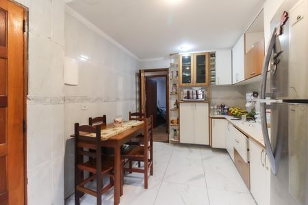 Casa para alugar com 98m², 4 quartos e 2 vagas Casa para alugar com 98m², 4 quartos e 2 vagasCozinha