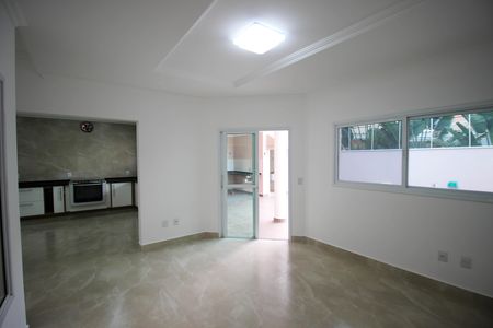 Casa de condomínio para alugar com 292m², 3 quartos e 4 vagas