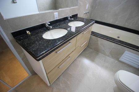 Casa de condomínio para alugar com 292m², 3 quartos e 4 vagas