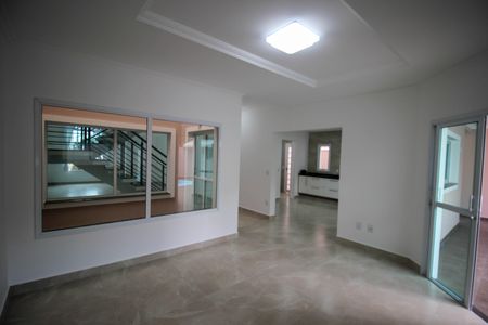 Casa de condomínio para alugar com 292m², 3 quartos e 4 vagas