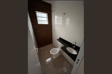 Banheiro de casa de condomínio para alugar com 2 quartos, 52m² em Vila Nossa Senhora de Fatima, São Vicente