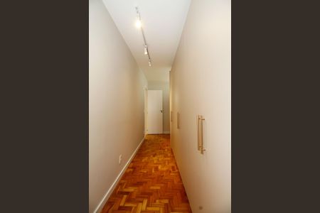 Apartamento à venda com 100m², 2 quartos e 1 vaga Apartamento à venda com 100m², 2 quartos e 1 vagaCloset da Suíte