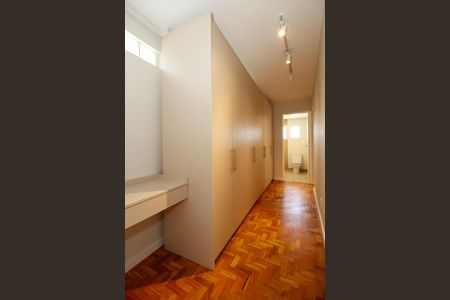 Apartamento à venda com 100m², 2 quartos e 1 vaga Apartamento à venda com 100m², 2 quartos e 1 vagaCloset da Suíte
