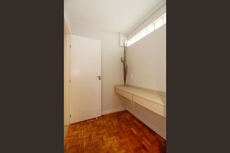 Apartamento à venda com 100m², 2 quartos e 1 vaga Apartamento à venda com 100m², 2 quartos e 1 vagaCloset da Suíte