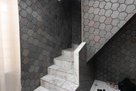 Casa à venda com 210m², 3 quartos e 4 vagasEscada