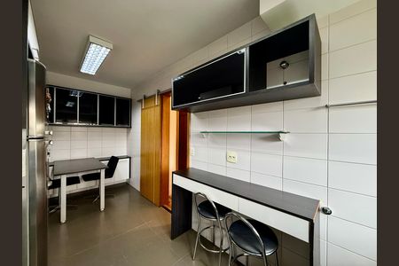 Apartamento para alugar com 169m², 3 quartos e 3 vagas Apartamento para alugar com 169m², 3 quartos e 3 vagasCozinha