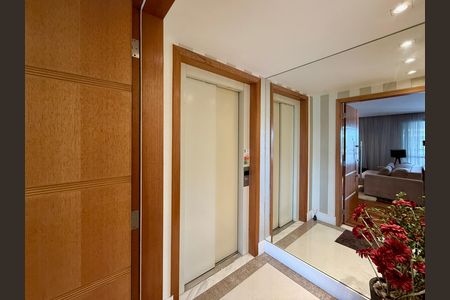 Apartamento para alugar com 169m², 3 quartos e 3 vagas Apartamento para alugar com 169m², 3 quartos e 3 vagasHall Social Apartamento