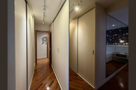 Apartamento para alugar com 169m², 3 quartos e 3 vagas Apartamento para alugar com 169m², 3 quartos e 3 vagasCloset Suíte 1