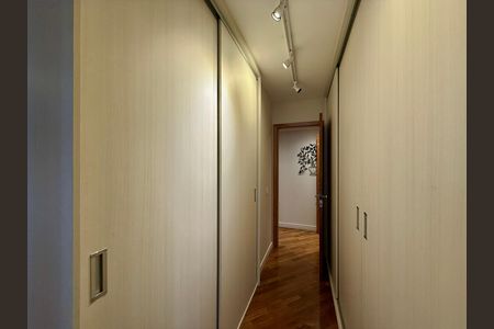 Apartamento para alugar com 169m², 3 quartos e 3 vagas Apartamento para alugar com 169m², 3 quartos e 3 vagasCloset Suíte 1