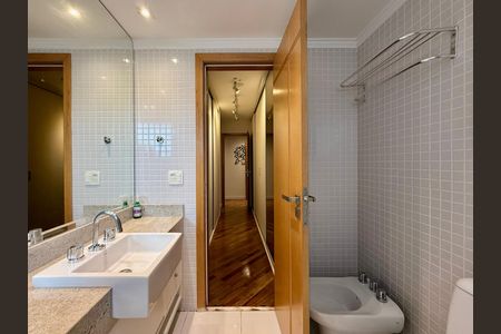 Apartamento para alugar com 169m², 3 quartos e 3 vagas Apartamento para alugar com 169m², 3 quartos e 3 vagasBanheiro Suíte 1