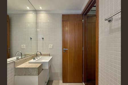 Apartamento para alugar com 169m², 3 quartos e 3 vagas Apartamento para alugar com 169m², 3 quartos e 3 vagasBanheiro Suíte 3