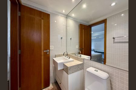 Apartamento para alugar com 169m², 3 quartos e 3 vagas Apartamento para alugar com 169m², 3 quartos e 3 vagasBanheiro Suíte 2