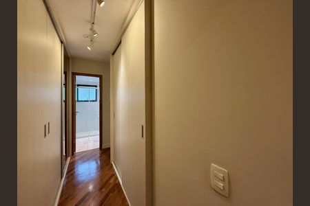 Apartamento para alugar com 169m², 3 quartos e 3 vagas Apartamento para alugar com 169m², 3 quartos e 3 vagasCloset Suíte 1