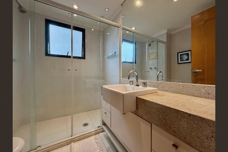 Apartamento para alugar com 169m², 3 quartos e 3 vagas Apartamento para alugar com 169m², 3 quartos e 3 vagasBanheiro Suíte 1