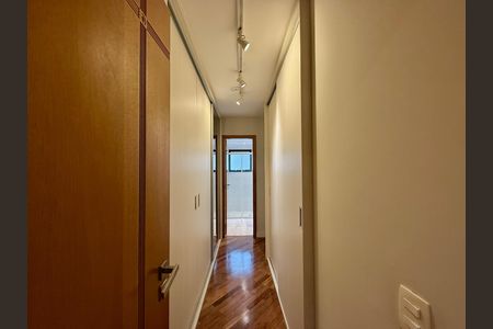 Apartamento para alugar com 169m², 3 quartos e 3 vagas Apartamento para alugar com 169m², 3 quartos e 3 vagasCloset Suíte 1