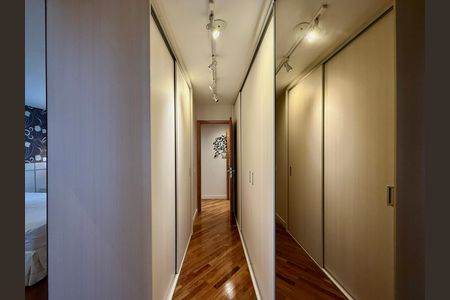 Apartamento para alugar com 169m², 3 quartos e 3 vagas Apartamento para alugar com 169m², 3 quartos e 3 vagasCloset Suíte 1