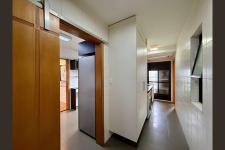Apartamento para alugar com 169m², 3 quartos e 3 vagas Apartamento para alugar com 169m², 3 quartos e 3 vagasÁrea de Serviço