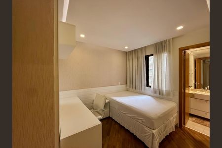 Apartamento para alugar com 169m², 3 quartos e 3 vagas Apartamento para alugar com 169m², 3 quartos e 3 vagasSuíte 2