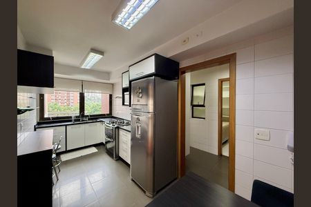 Apartamento para alugar com 169m², 3 quartos e 3 vagas Apartamento para alugar com 169m², 3 quartos e 3 vagasCozinha