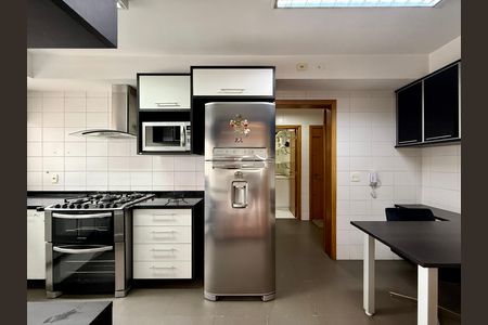 Apartamento para alugar com 169m², 3 quartos e 3 vagas Apartamento para alugar com 169m², 3 quartos e 3 vagasCozinha