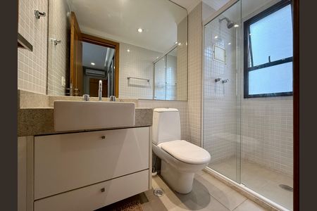 Apartamento para alugar com 169m², 3 quartos e 3 vagas Apartamento para alugar com 169m², 3 quartos e 3 vagasBanheiro Suíte 2