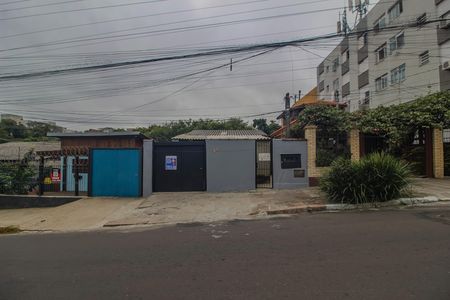 Casa para alugar com 179m², 2 quartos e 1 vaga Casa para alugar com 179m², 2 quartos e 1 vagaFachada