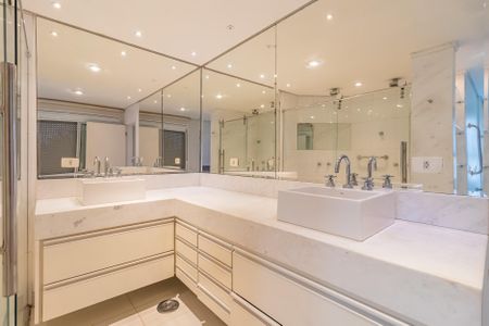Apartamento à venda com 186m², 2 quartos e 3 vagasBanheiro da Suíte 2