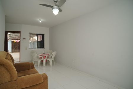 Sala de casa para alugar com 2 quartos, 84m² em Jardim Atlantico, Maricá