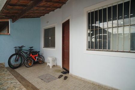 Casa para alugar com 84m², 2 quartos e 3 vagas Casa para alugar com 84m², 2 quartos e 3 vagasVaranda